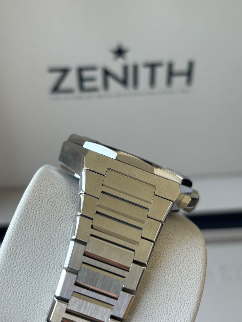 Zenith Montres: ZENITH Defy Skyline Chronograph - Fullset mit Garantie – D'occasion à Birsfelden par Mynos 9