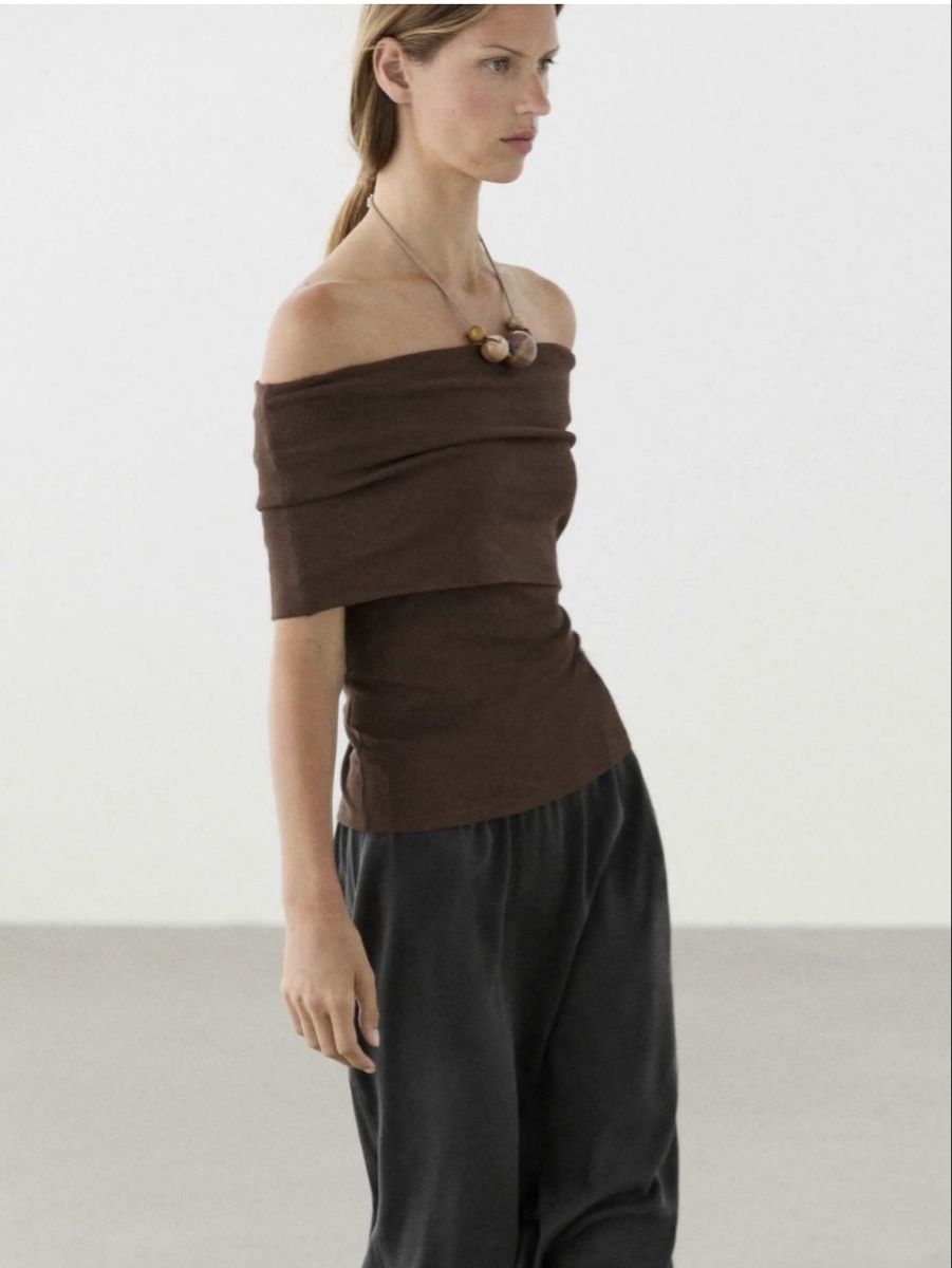 Massimo Dutti Tops: Massimo Dutti off-shoulder top – D'occasion à Lausanne par NoraPlethora 1