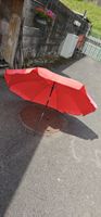 Parasol rouge, occasion, parfait pour l'été ☀️. Bon état!