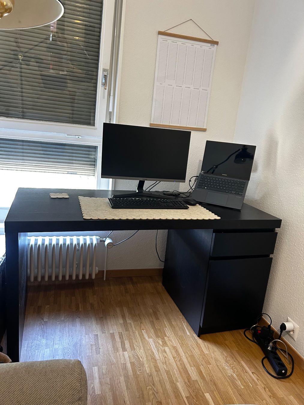 Ikea Scrivanie: Bureau Noir / black Malm Desk – Usato da Chêne-Bougeries venduto da Lena_kollo