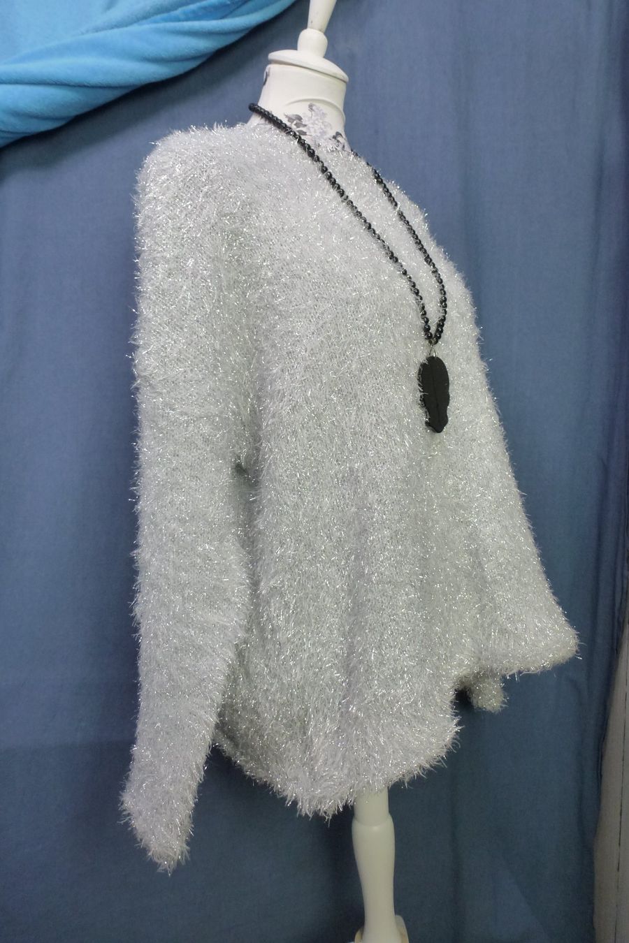 Maglioni & Felpe: PULLOVER IN SILBER FRANSENPULLOVER KRATZT NICHT GR XL WEIT – Nuovo (secondo la descrizione) da Kreuzlingen venduto da ang_7k8d 4