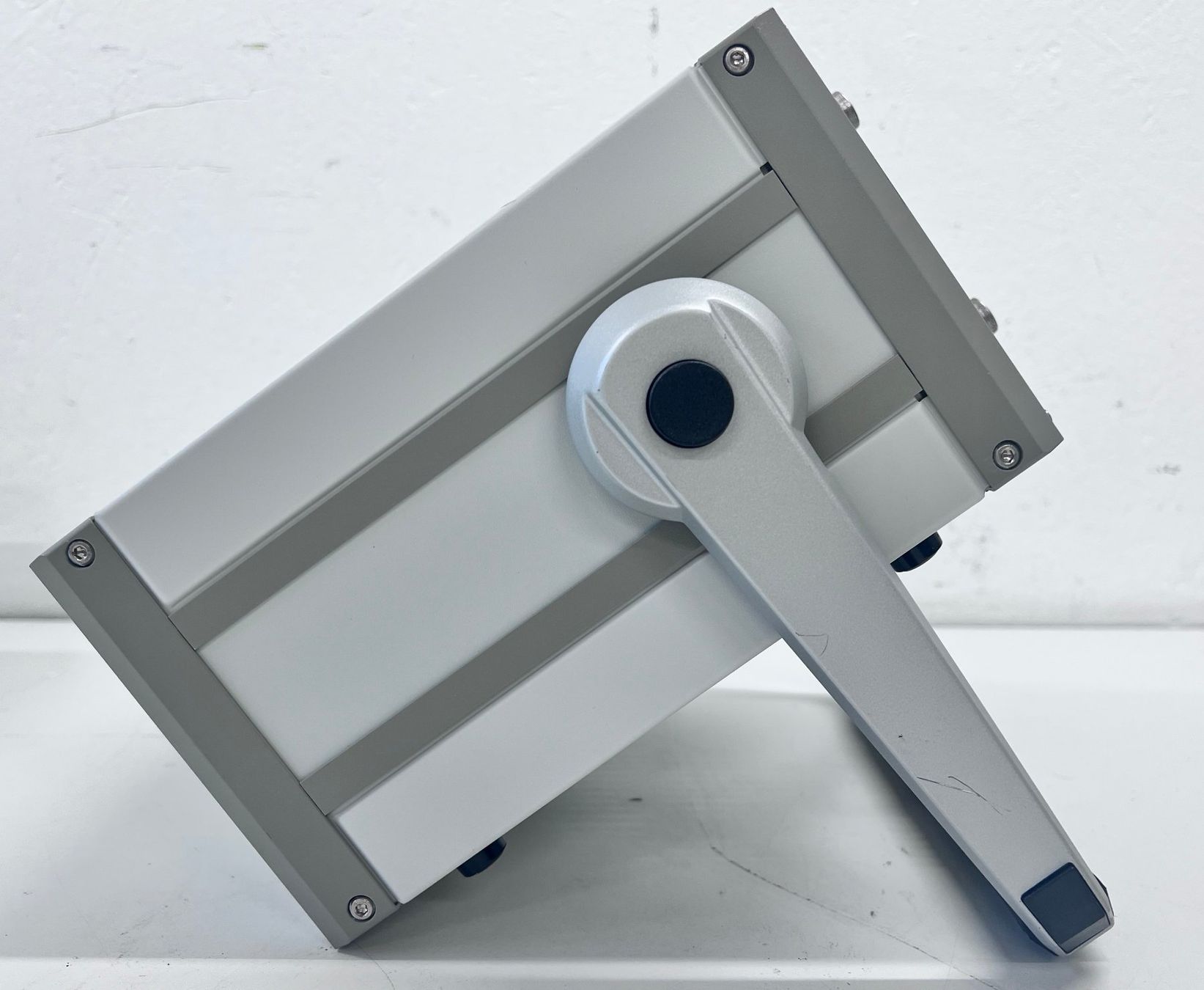 Accessori da laboratorio: Bronkhorst E-7102 Flow / Pressure Calibrator – Usato da Niederdorf venduto da LeptonAG_Labor 3