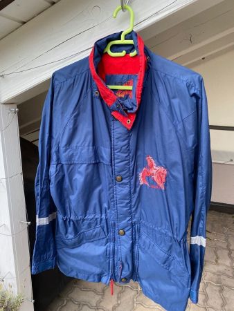 Regen- und Windjacke für Reiter/-innen und Outdoor-Fans