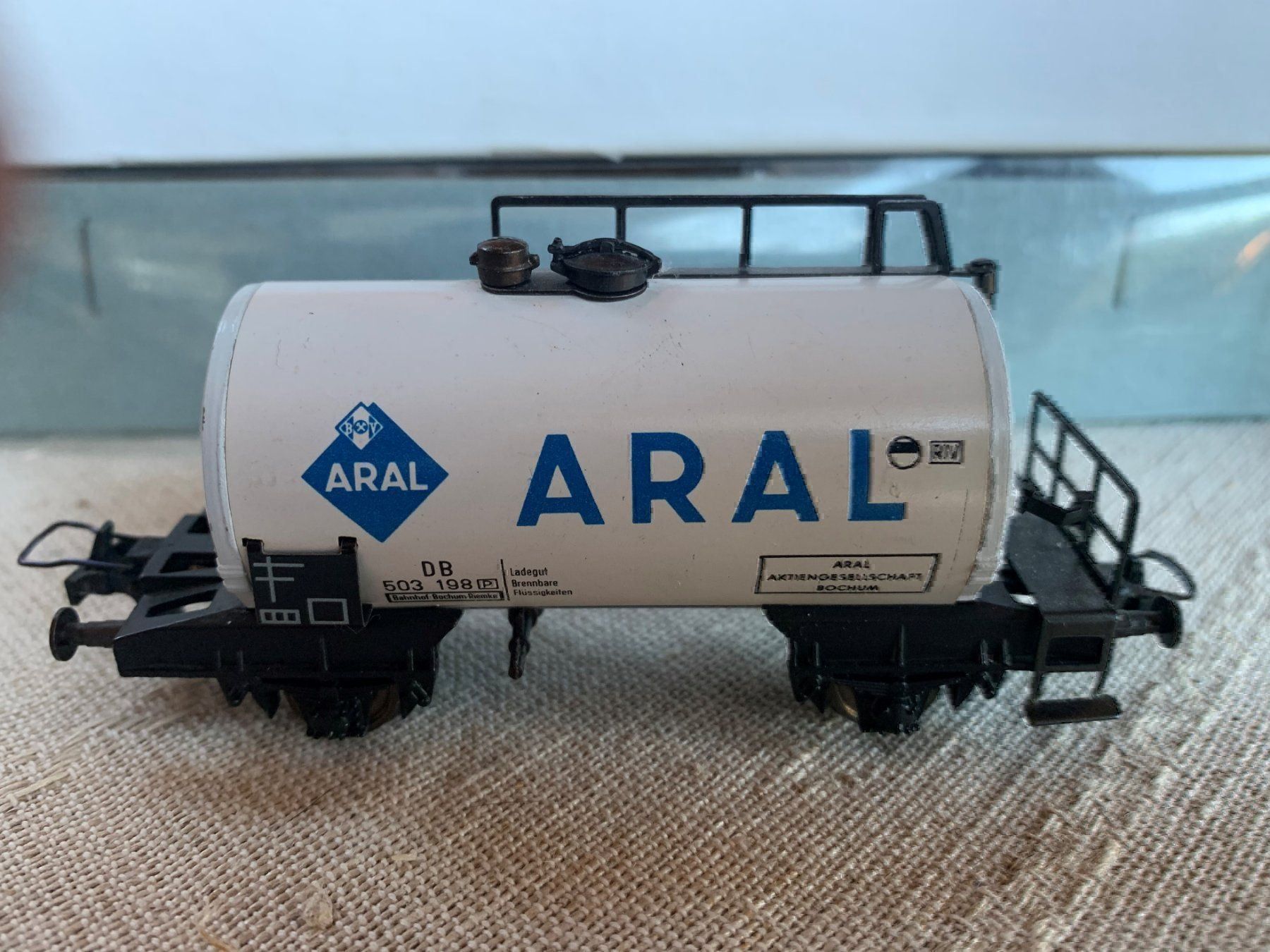 Trix Modelleisenbahnen: 4 Aral Tankwagen Trix H0 – Gebraucht aus Volketswil von zwitsch33 2