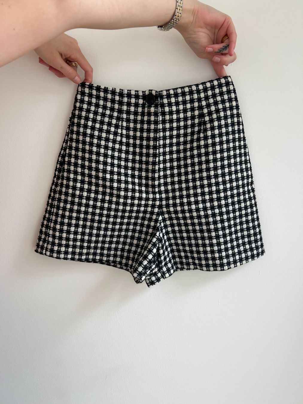 Zara Pantaloni: Mini short taille haute Zara – Usato da Zürich venduto da mps_9cp7