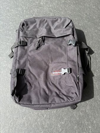 Eastpak Travelpack Reiserucksack 42L Schwarz NEU & unbenutzt