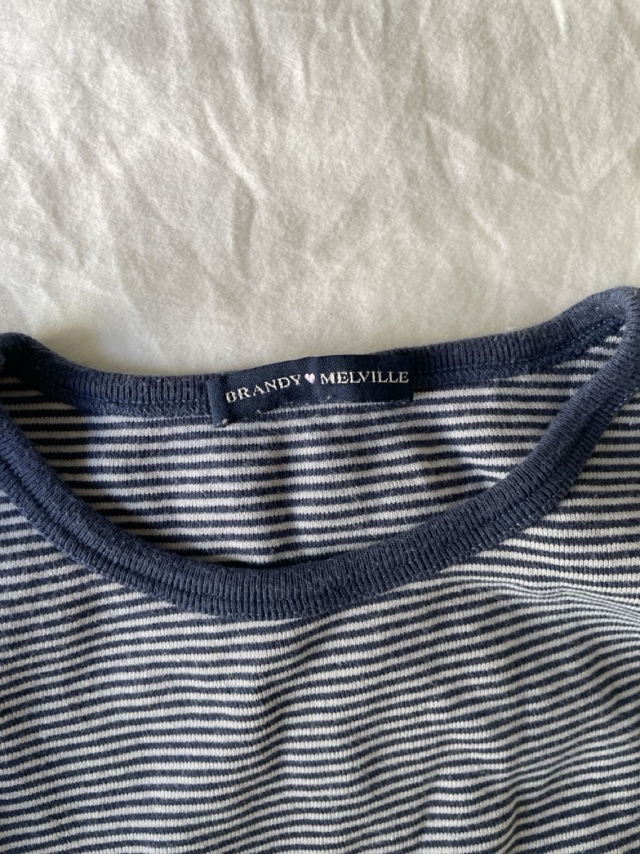 Brandy Melville Tops: Brandy Melville Long Sleeve Top – D'occasion à Zürich par j.peter22 1