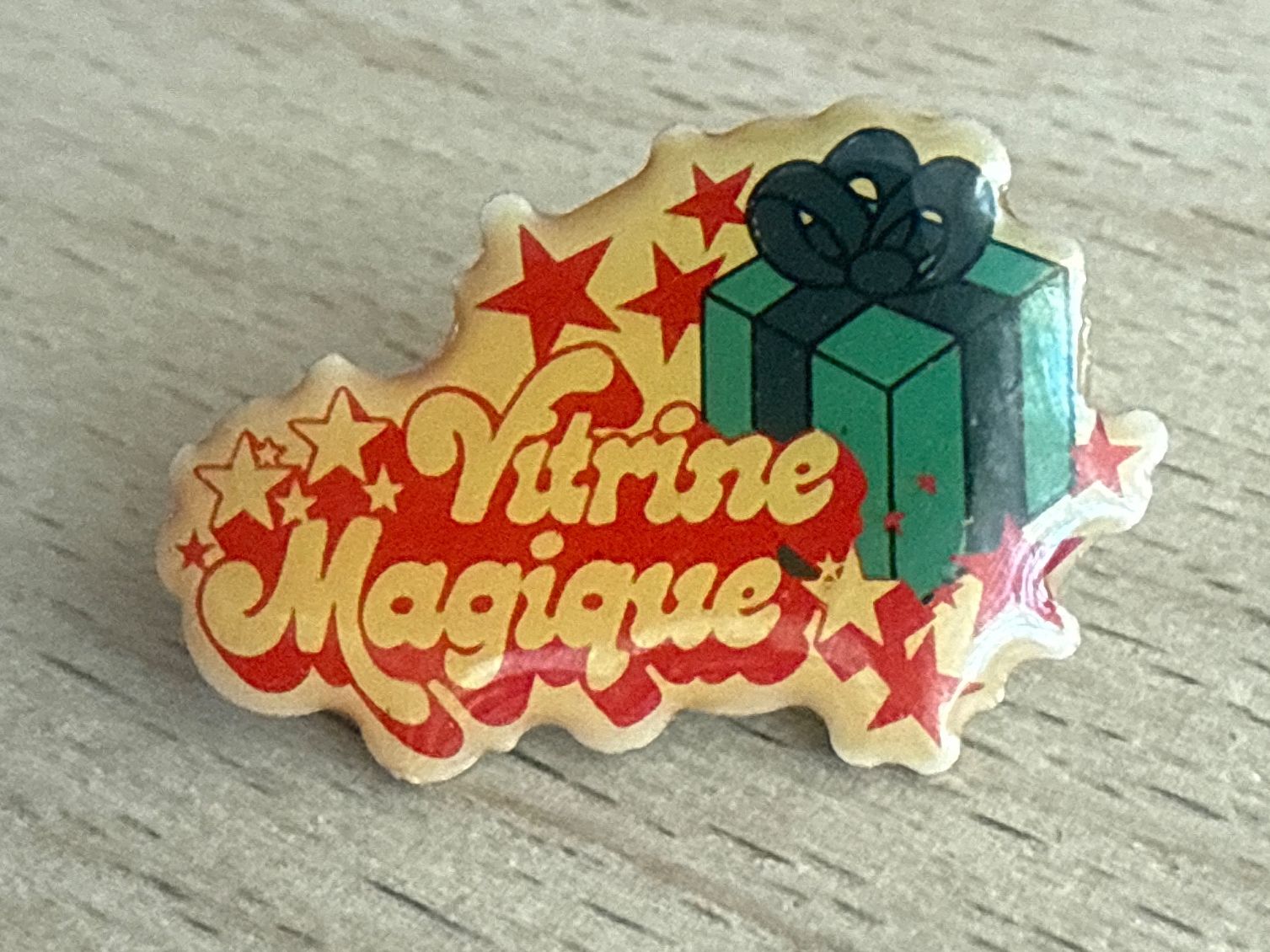 Plaketten & Abzeichen: Pin Vitrine Magique – Gebraucht aus Glattbrugg von Schweigmatt
