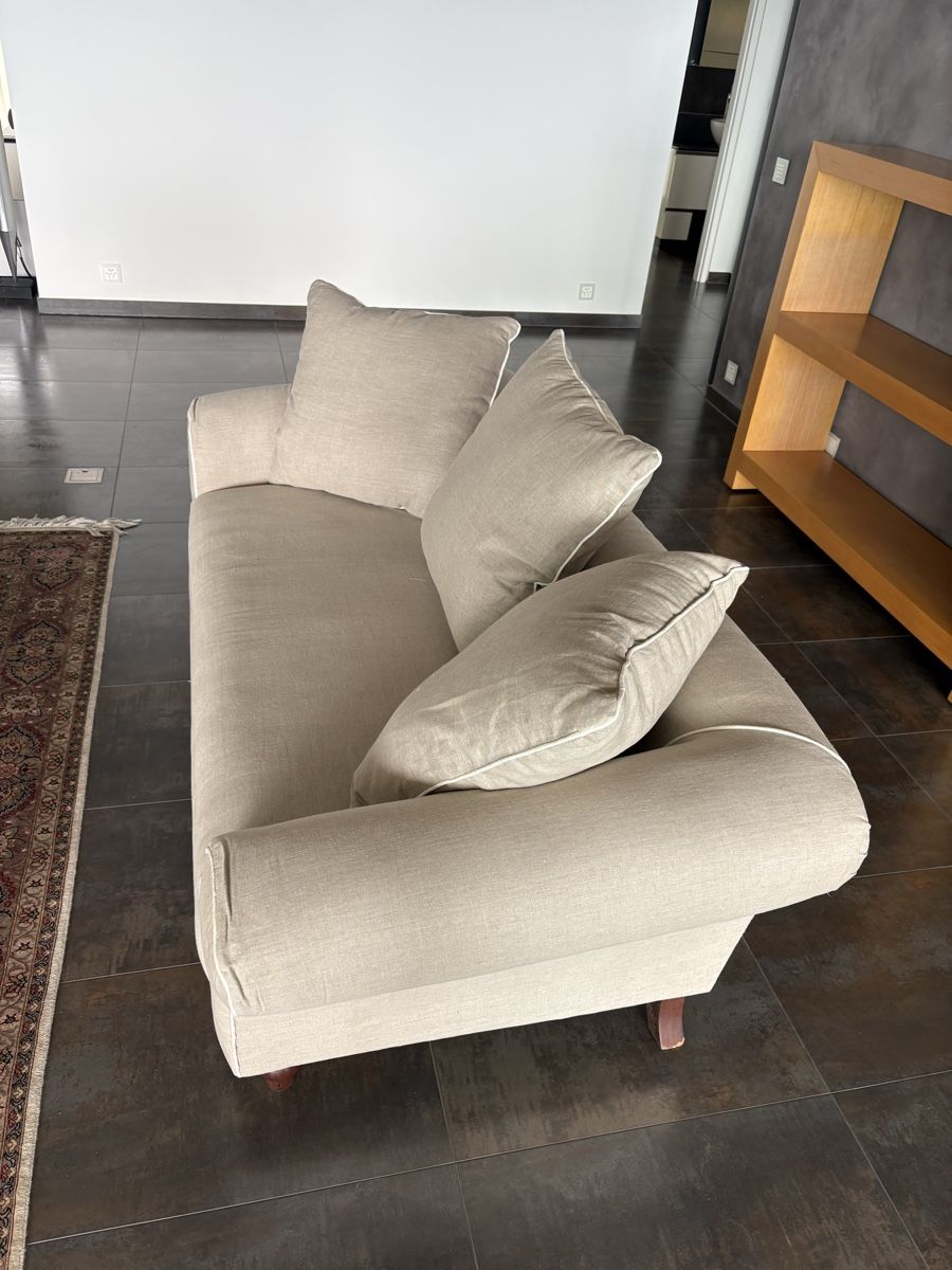 Sofas: Beige chic couch in good condition  – Gebraucht aus La Conversion von chi_td5v