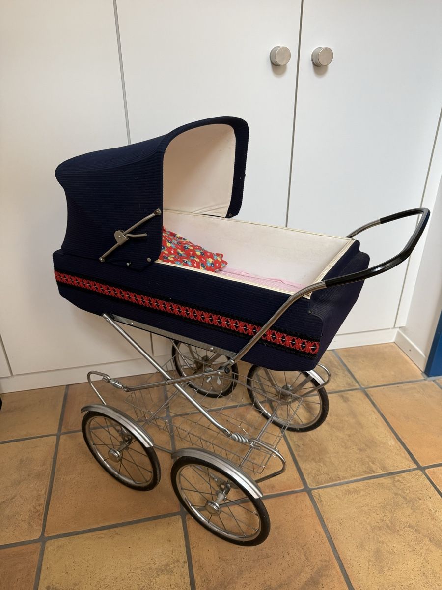 Puppenwagen: Antiker Puppenwagen  – Gebraucht aus Remetschwil von Ka95 4