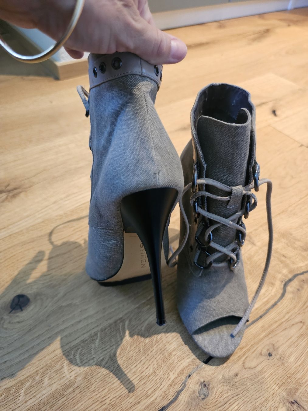 Scarpe da donna: Grau-braune Stiefeletten mit Absatz, Gr. 39, neuwe – Usato da Wagenhausen venduto da veraputzig 4