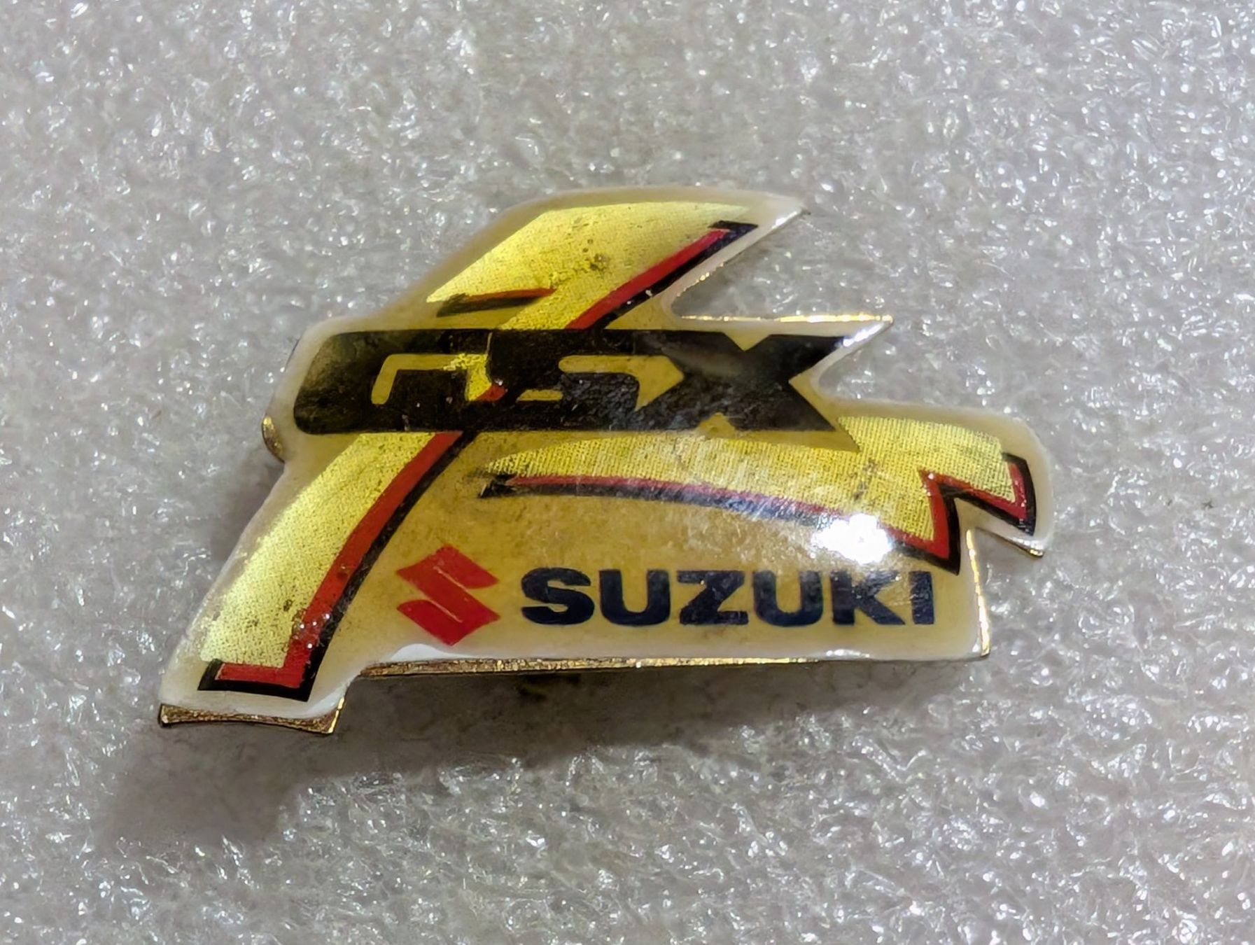 Placchette & Badge: Ansteckpin 172: Suzuki – Usato da Oppligen venduto da Pin-Fall-Shop