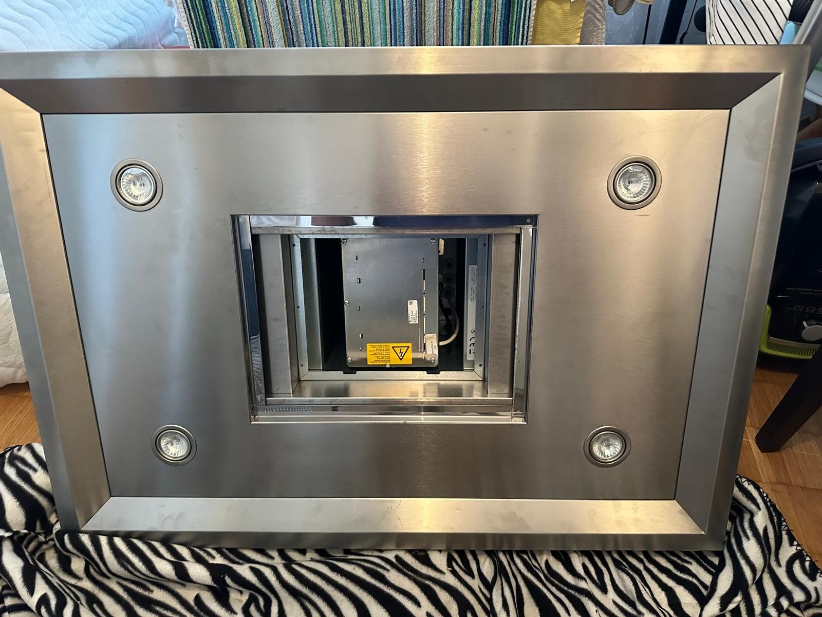 V-Zug Hottes de ventilation: Dunstabzugshaube V-ZUG Insel ChromeClass – D'occasion à Spreitenbach par Space_X 9