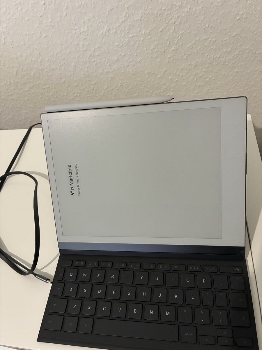 reMarkable Tablet PC: Remarkable 2 + Type Folio – Usato da Genève venduto da cve_5w2h
