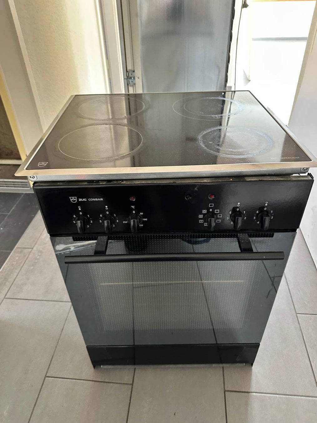 V-Zug Forni: Backofen mit Glaskeramik V-ZUG – Usato da Spreitenbach venduto da Space_X 4