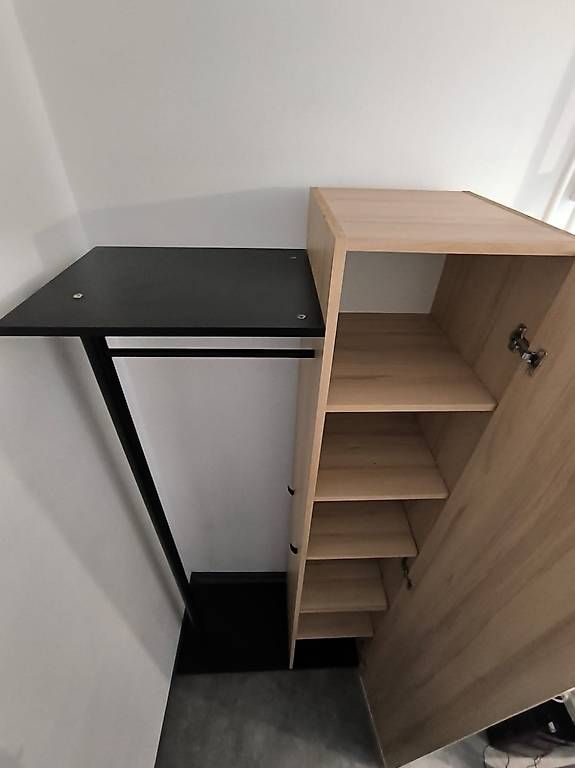 Guardaroba: Garderobe mit Spiegelschrank – Usato da Oberuzwil venduto da sch_52p7 2