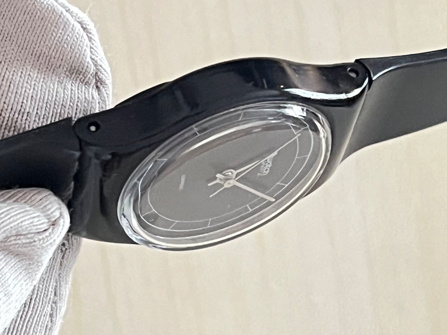 Swatch Orologi: Schlichte Swatch Damenuhr, schwarzes Design – Usato da Grenchen venduto da chththl 3