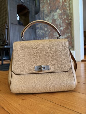 Bally Handtasche mit Schultergürtel in Rosa aus braunem Lede