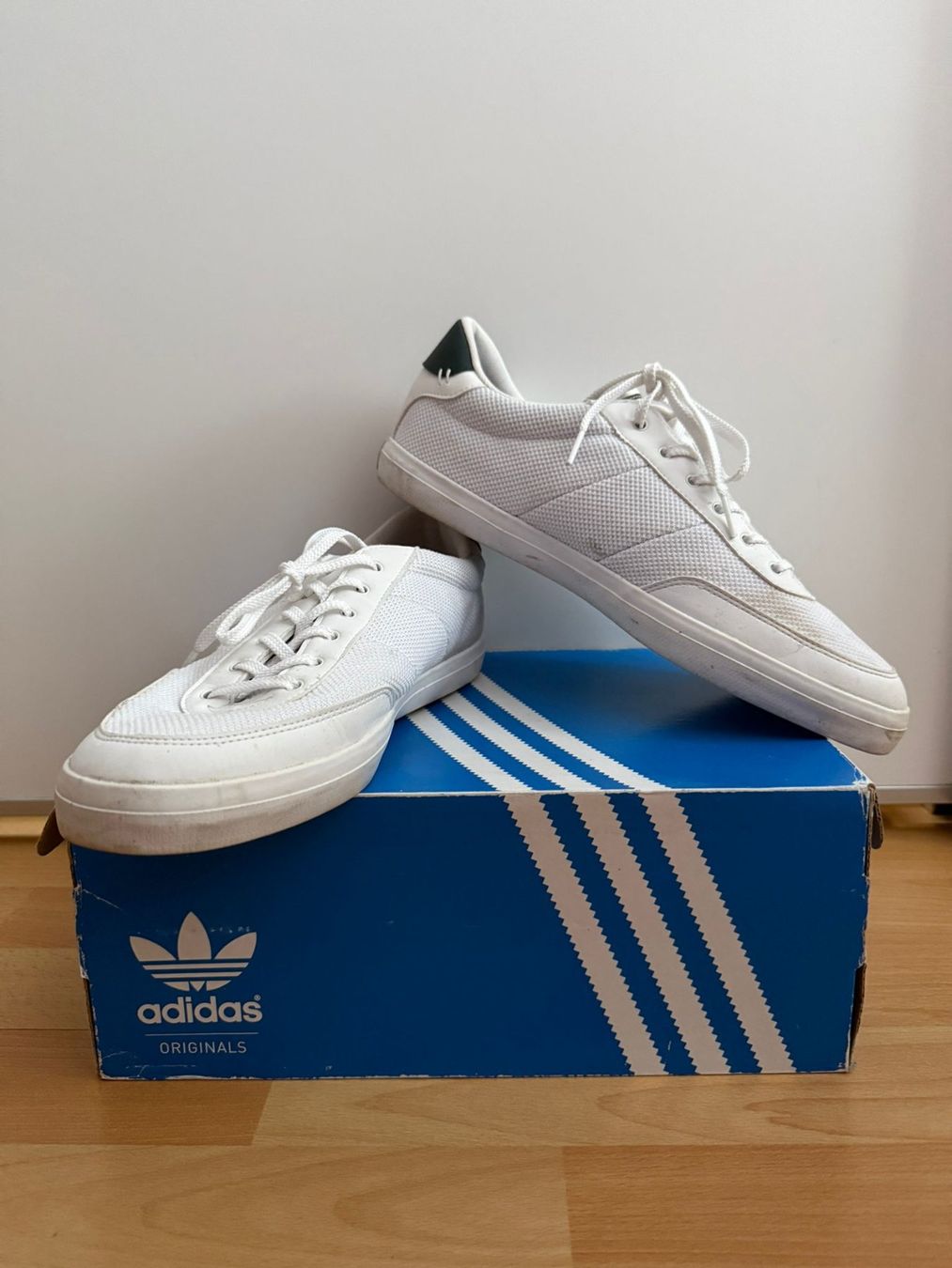 Lacoste Scarpe da uomo: Lacoste Schuhe Weiss Grösse 43 – Usato da Bachenbülach venduto da Shukkley 1