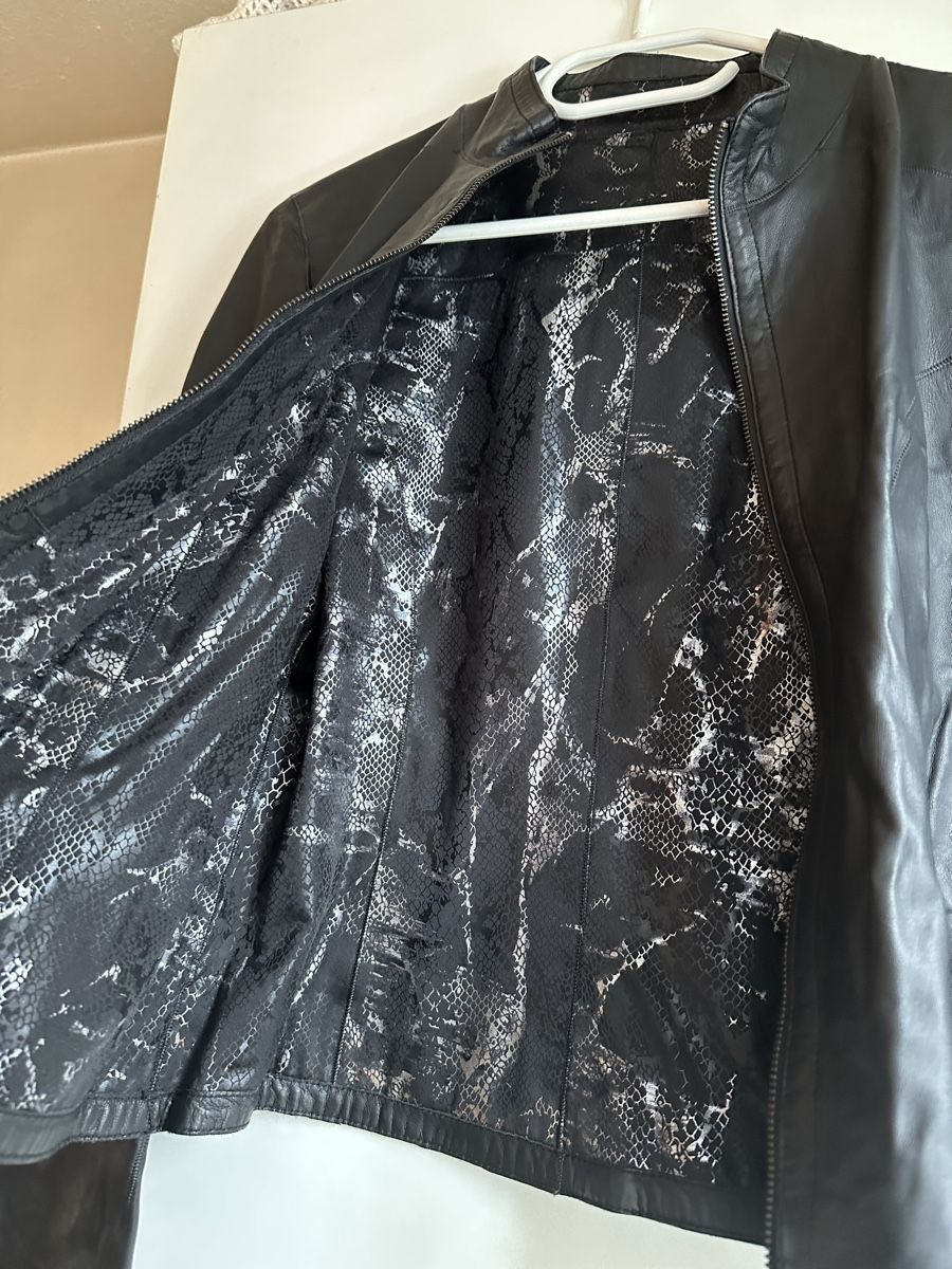 Giacche: Schwarze Lederjacke Größe S – Usato da Basel venduto da Brunner.T 3
