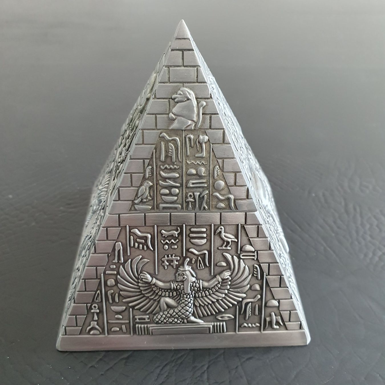 Tutte le decorazioni: Pyramide de collection / Pyramide Deko – Usato da Suhr venduto da Lavigie 1