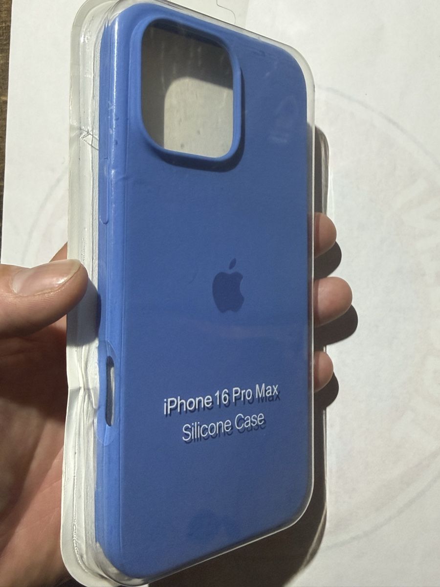 Cover & Protezioni schermo: Coque Silicone iPhone 16 Pro Max bleu NEUF – Nuovo e nell'imballaggio originale da Lausanne venduto da Licio7 1