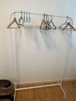 Portant à vêtements blanc IKEA MULIG (avec cintres)