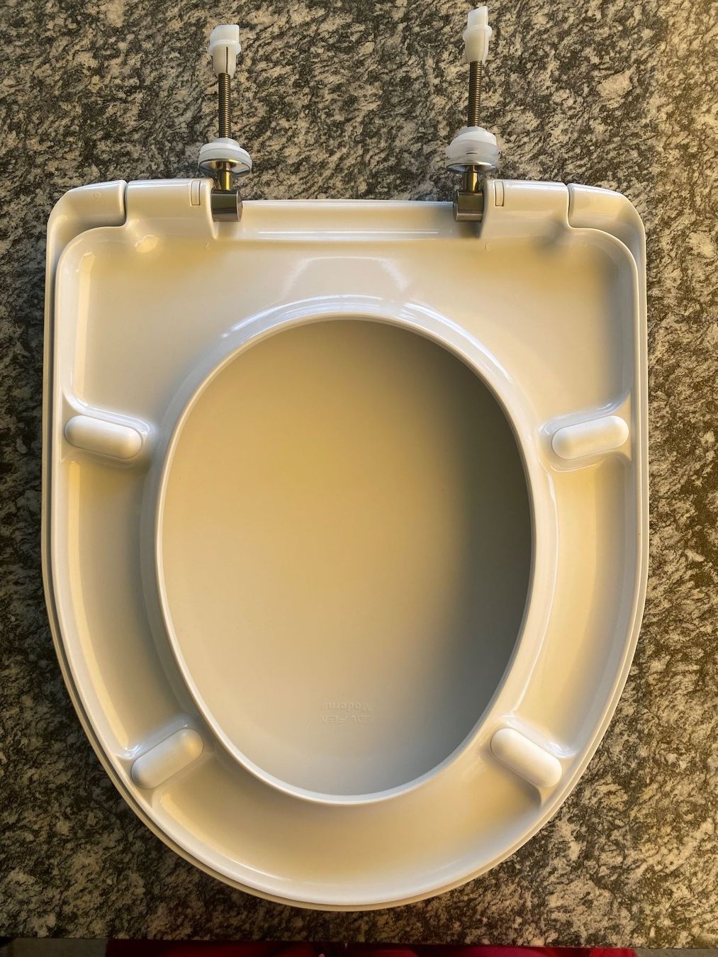 WC: WC-Deckel mit Absenkautomatik – Gebraucht aus Unterengstringen von  3