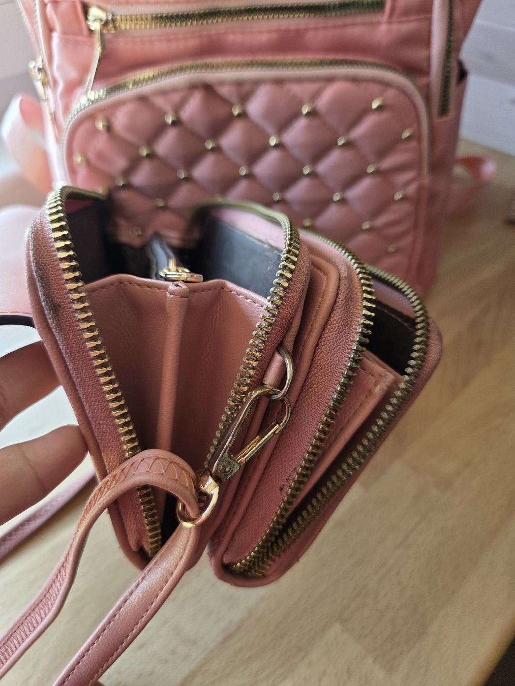 Rucksäcke: 🎒Pink Backpack + Free Sling Bag – Gebraucht aus Winterthur von Maricels_Boutique 6