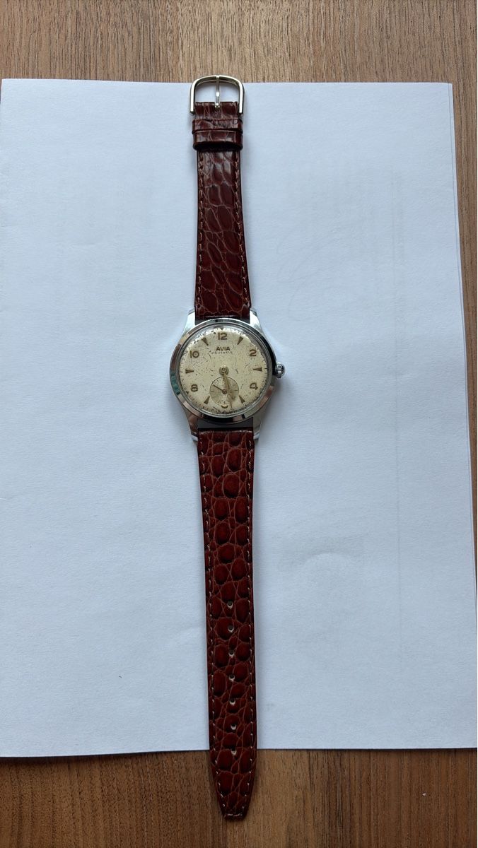 Avia Uhren: Avia Watch Vintage Manual Wind Leather Strap – Gebraucht aus Zürich von Asybb