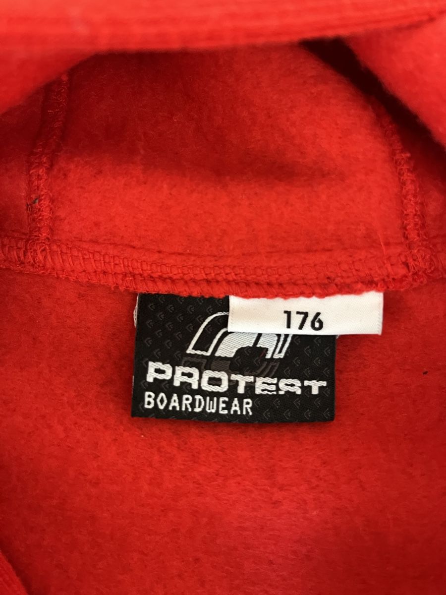 Giacche & Cappotti: rote Jacke, Marke: Protest, Gr: 176, nagelneu – Nuovo e nell'imballaggio originale da Hünenberg See venduto da spartakus02 2