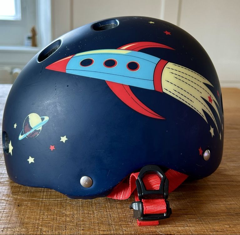 Micro Kinderhelm Gr. S, Weltraum Design, Top Zustand! (Gebraucht) in ...