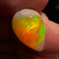 Natural Ethiopian Opal - 15 x 10 mm - 5.90 ct ab 1.-