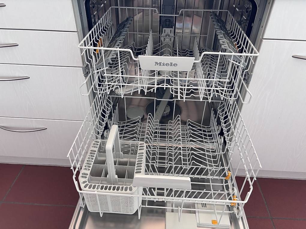 Cucine complete: Küche mit Steinplatte und top Geräten – Usato da Sommeri venduto da fel_rdn8 1