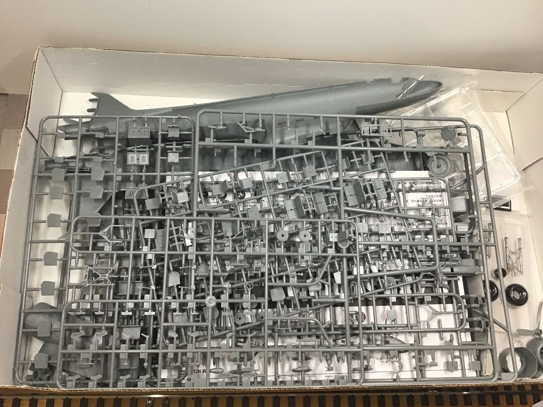 Kit di modellismo & Modellini statici: TRUMPETER C-48C SKYTRAIN 1/48 – Usato da Männedorf venduto da Modell-Spezialisten 1