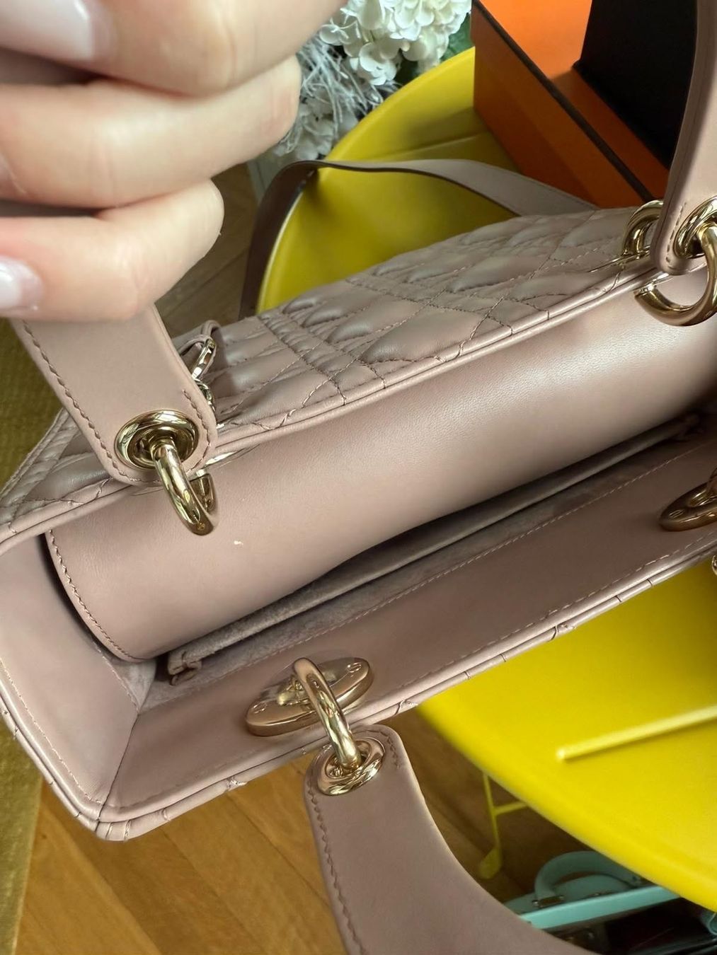 Dior Taschen für Damen: Originale Dior Lady Medium Handtasche – Gebraucht aus Kastanienbaum von swi_8n56 7