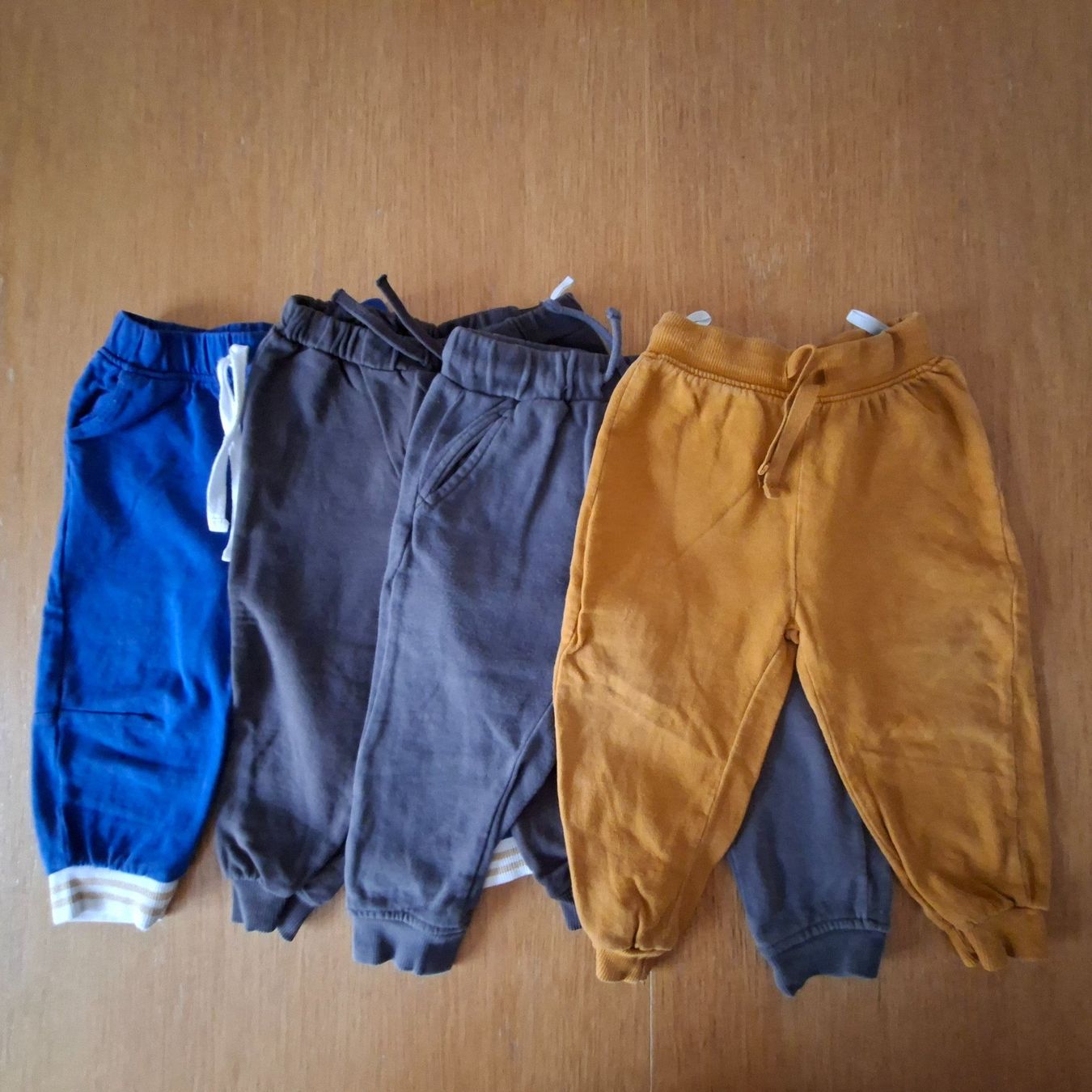H&M Lotti & Set di vestiti: Kleiderpaket Jungen Grösse 86 – Usato da Zürich venduto da ege_rbb9 9