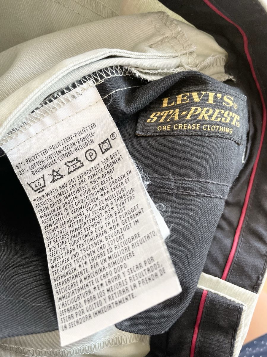 Levi's Pantaloni: Levi’s Light Gray 26x30 – Nuovo (secondo la descrizione) da Worb venduto da diodia 3