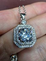 Collier argent avec zircons