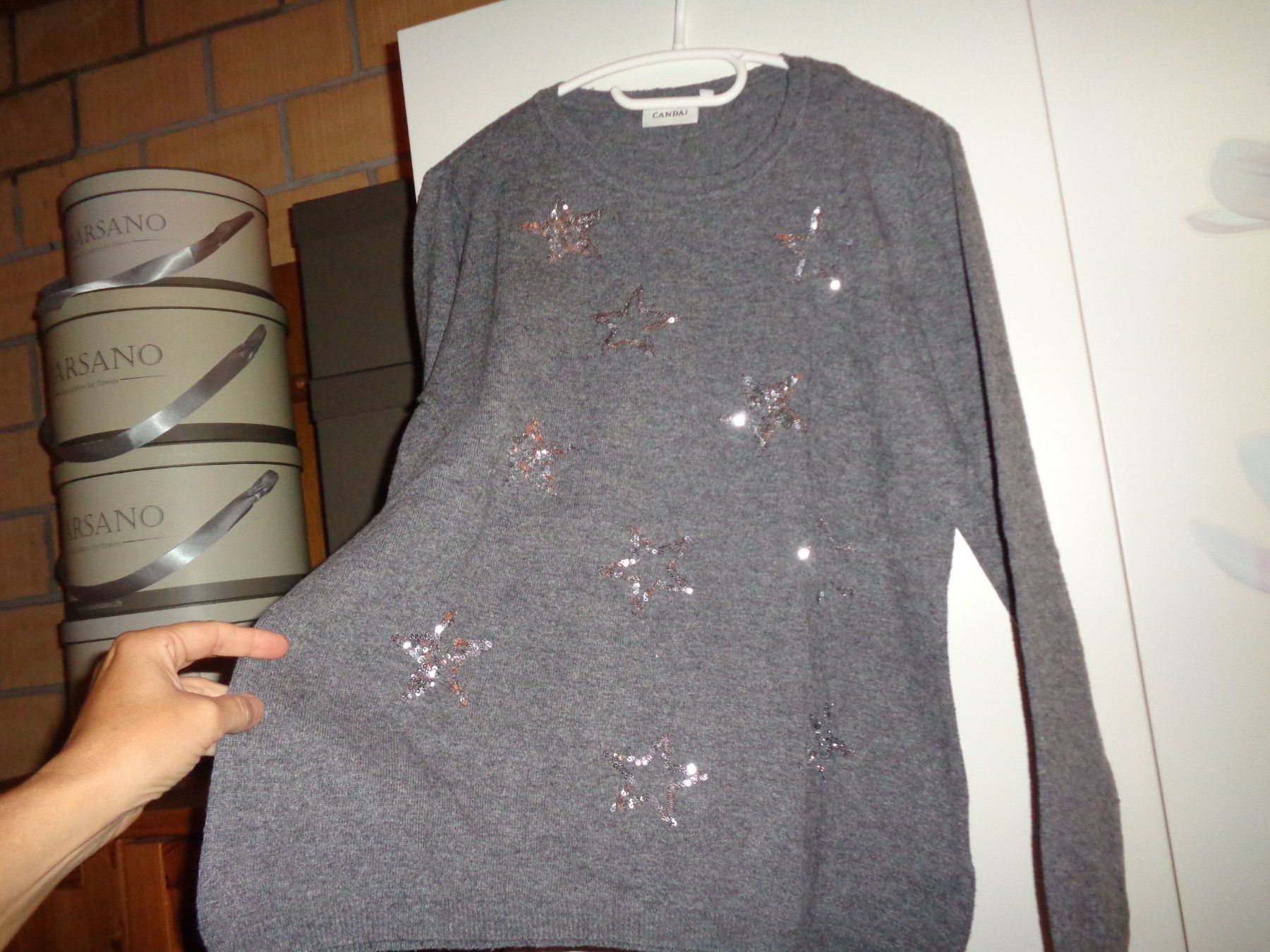 C&A Maglioni & Felpe: *** Pulli mit Pailletten Sternen *** / C&A – Usato da Othmarsingen venduto da Leuchtturmlady 2