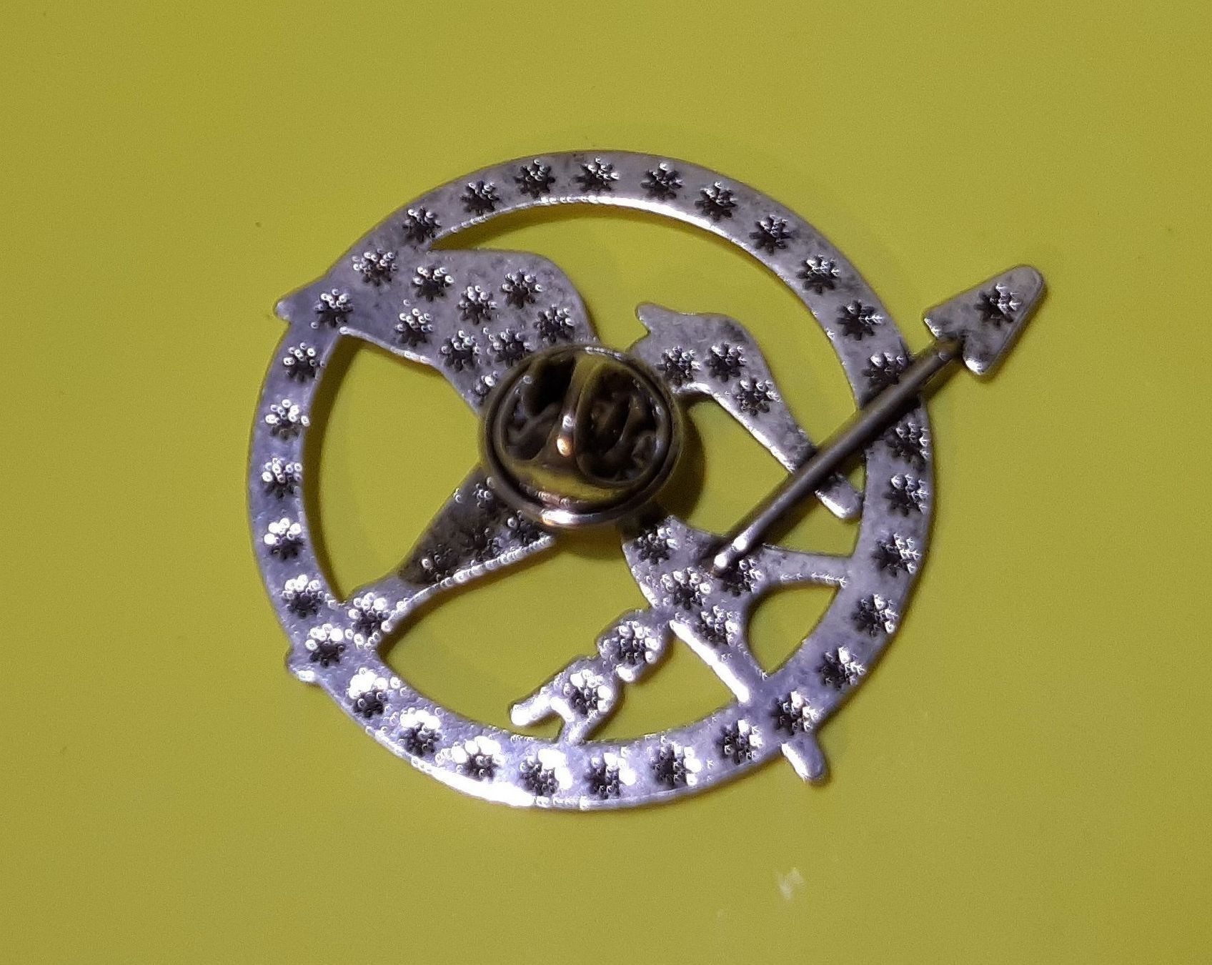 Placchette & Badge: Tribute von Panem Hunger Games Mockingjay Pin Patch – Nuovo e nell'imballaggio originale da St. Margarethen TG venduto da Smiley-Face 3