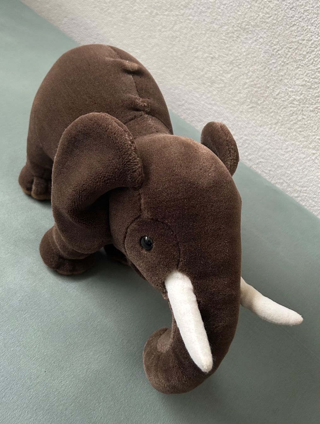 Spielzeuge: Plüschtier Elefant Grösse 45 x 25 cm – Gebraucht aus Ittigen von labrador35 8
