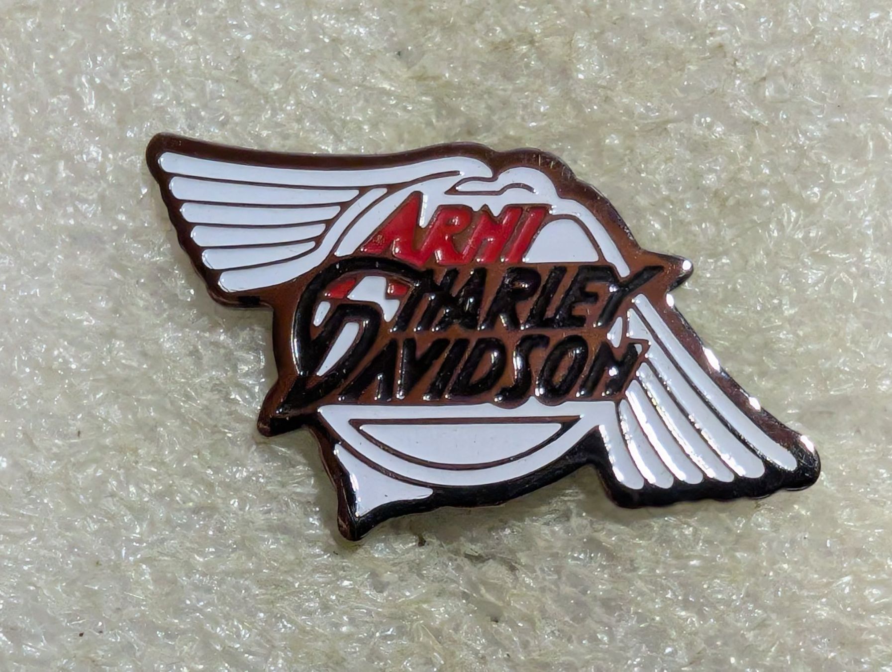 Placchette & Badge: Ansteckpin 143: Arni Harley Davidson – Usato da Oppligen venduto da Pin-Fall-Shop