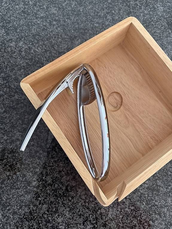 Appareils de cuisine: Nussknacker mit Holzschale – Neuf avec emballage d'origine à Zürich par vanylli