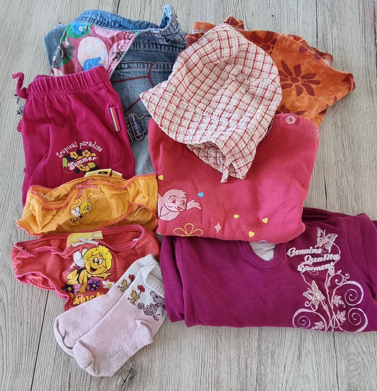 Lotti & Set di vestiti: Kleiderpaket für Mädchen gr.98 – Usato da Grossdietwil venduto da GNOM313