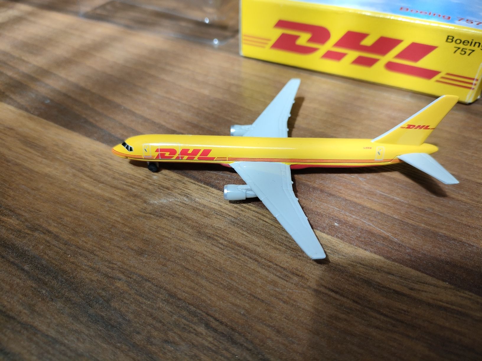 Modellbausätze & Standmodelle: DHL Boeing 757 Grösse 1:400 – Neu und originalverpackt aus Leuggelbach von Schreiner21 1