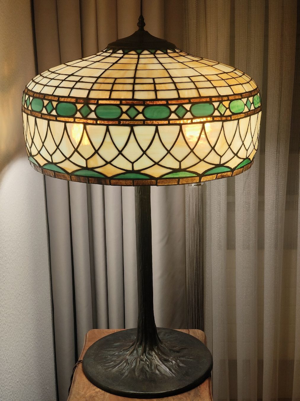 Lampade: Tiffany Lampe mit Bronz Lampenfuss – Usato da Volketswil venduto da rerererarara 4