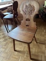 Stuhl Stabelle Kirschbaum Holz handgeschnitzt