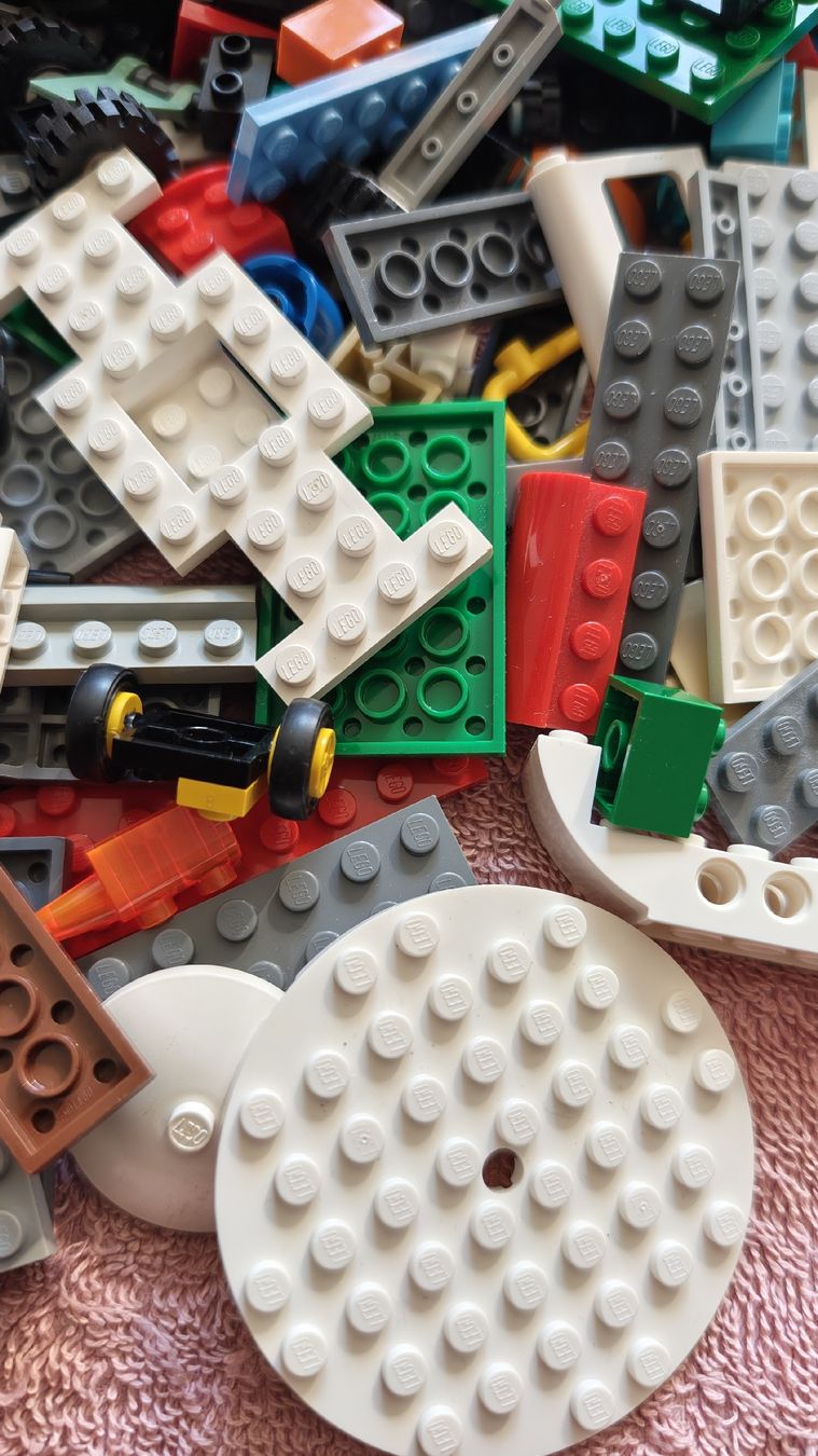Lego Giocattoli: Lego Mix ca 1,8 Kilo – Usato da Effretikon venduto da Superkarin7 3