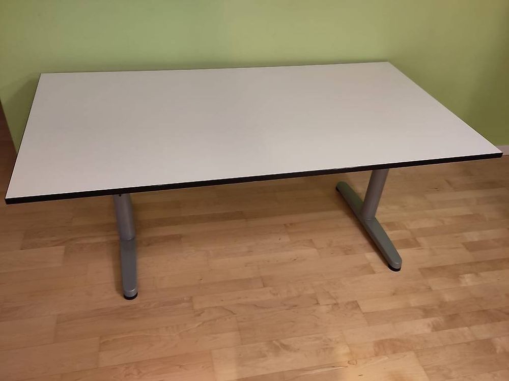 Ikea Scrivanie: Tisch 150cm x 80cm höhenverstellbar – Usato da baden venduto da abheben10